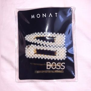 BRAND NEW Monat clip set